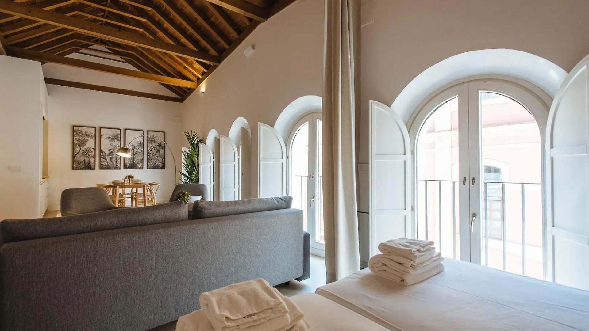Eva Recommends Castellar Pool & Terrace Apartment Seville