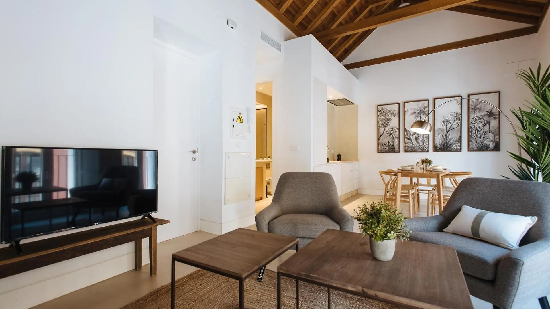 Eva Recommends Castellar Pool & Terrace Apartment Seville 0*,  Spain